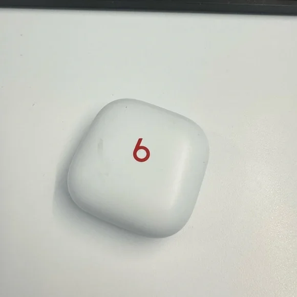 Beats White Wireless Earbuds